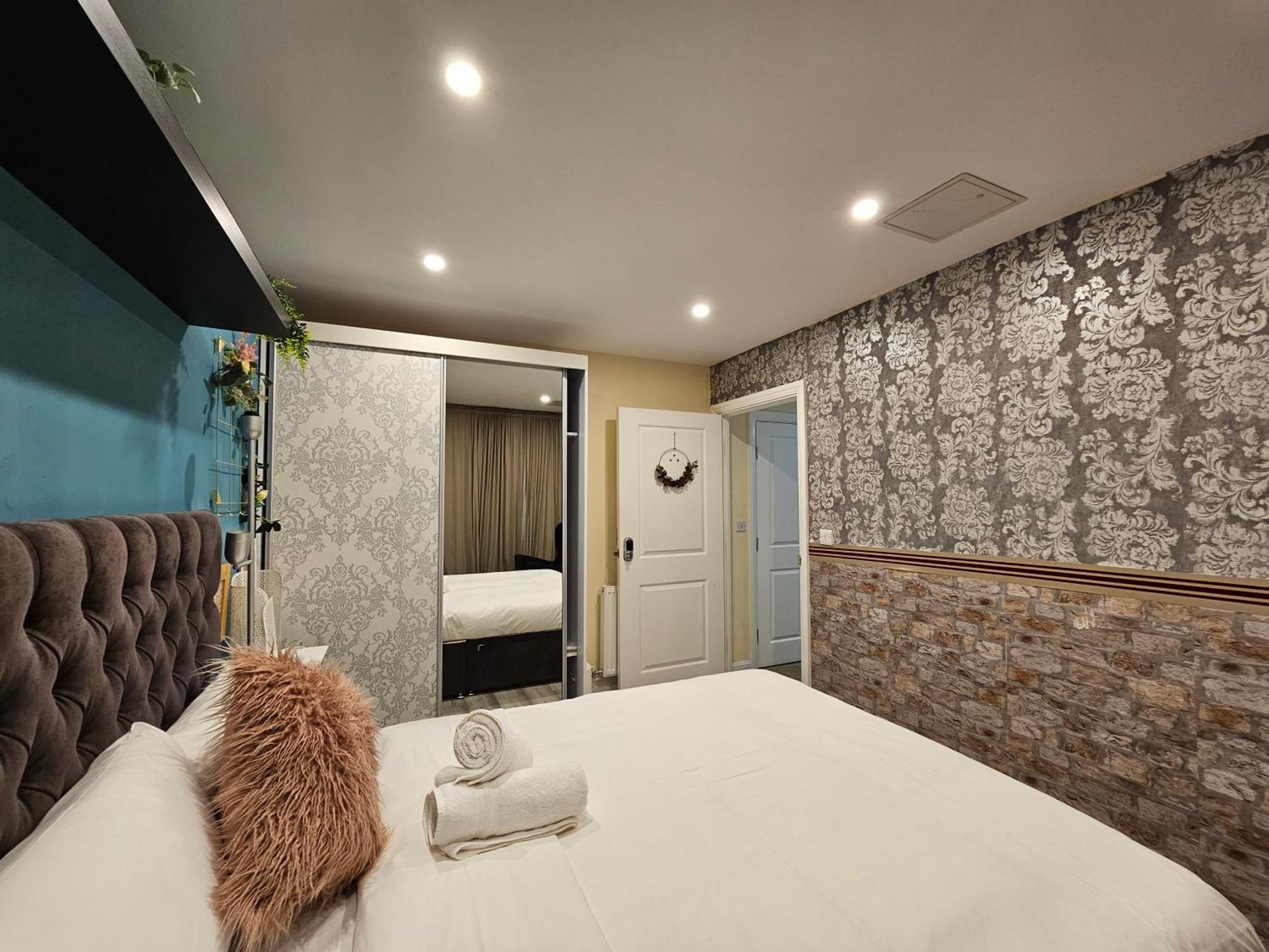 Wallwood Rooms London Exterior photo