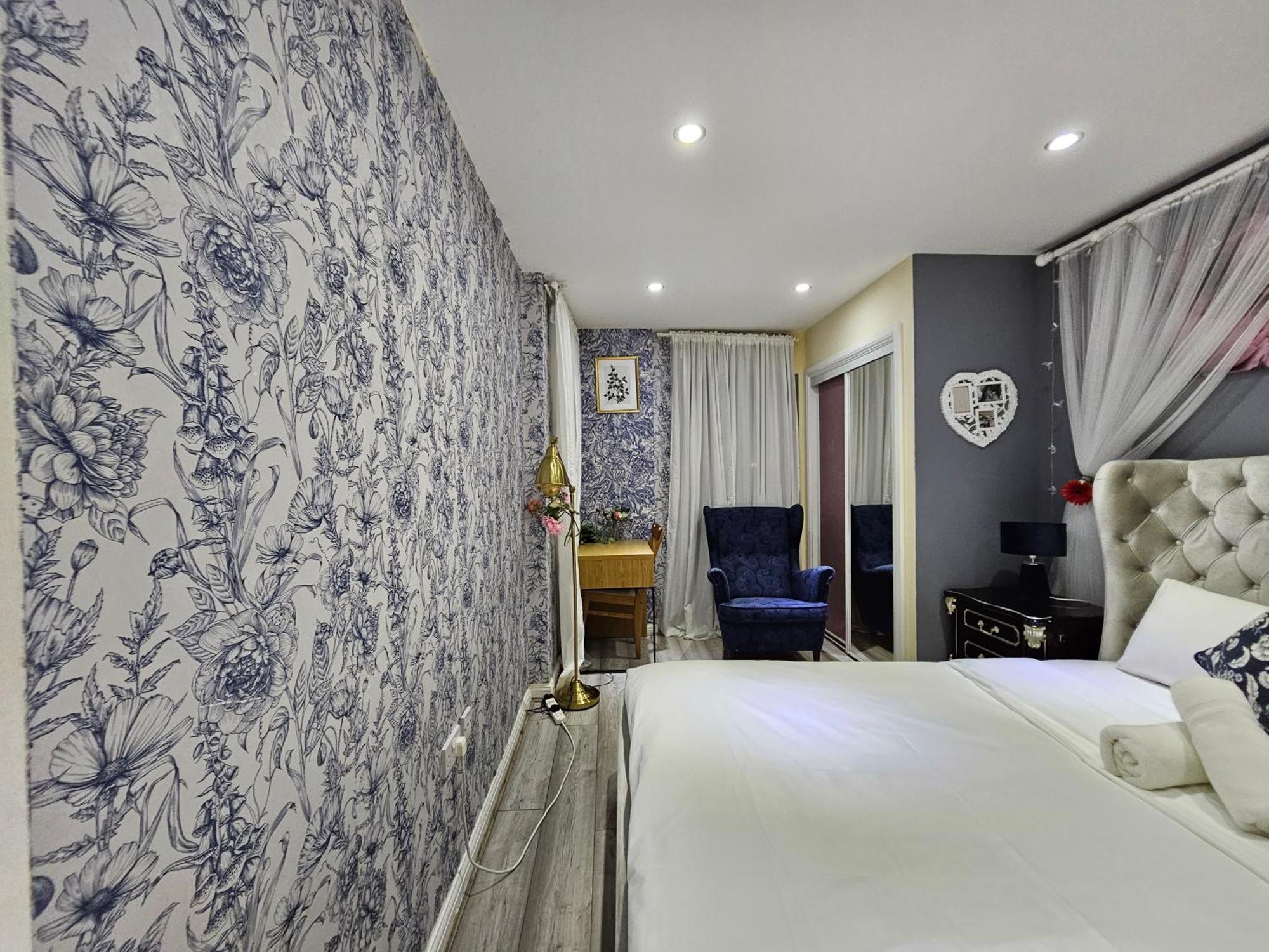 Wallwood Rooms London Exterior photo