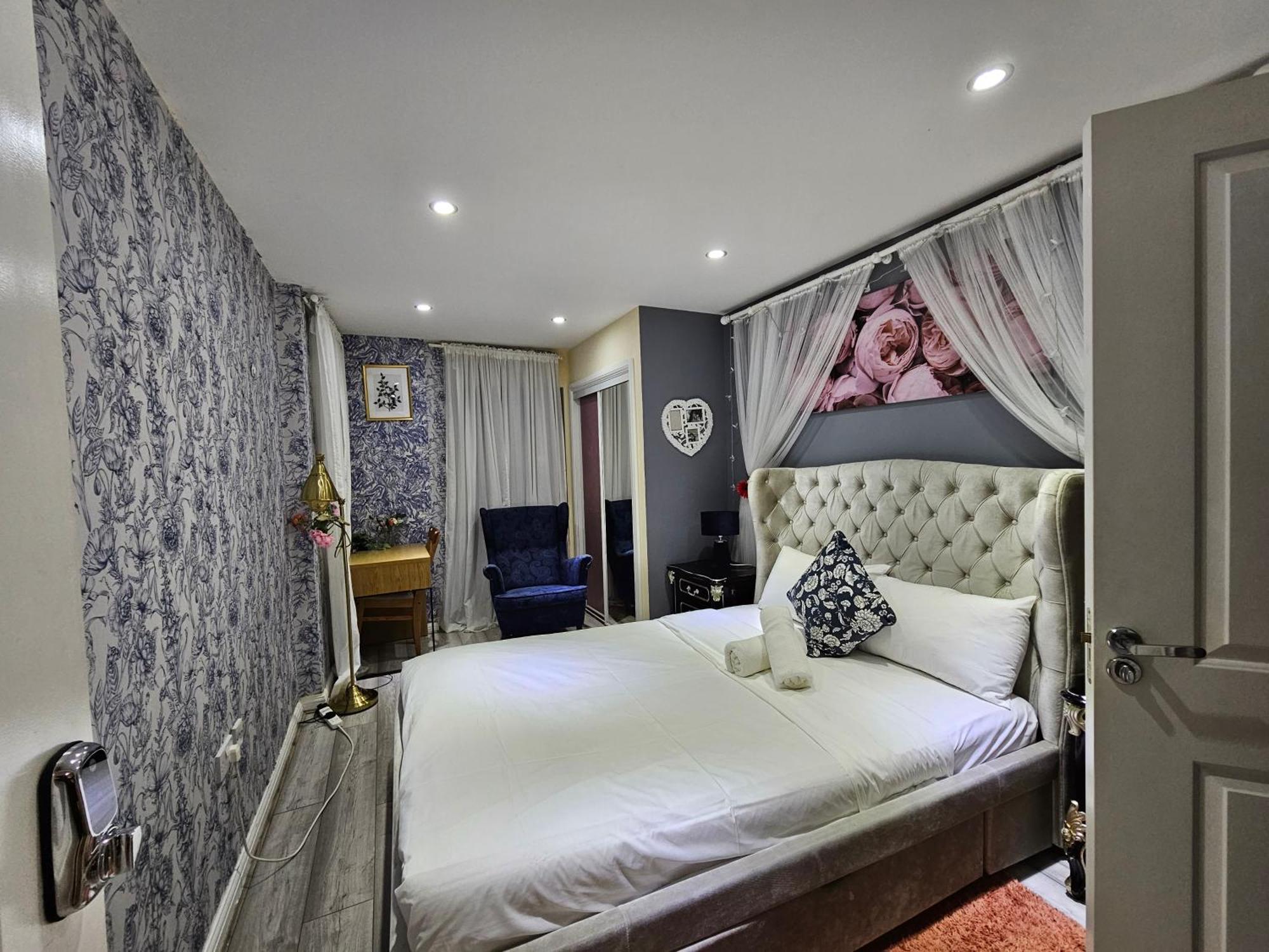 Wallwood Rooms London Exterior photo